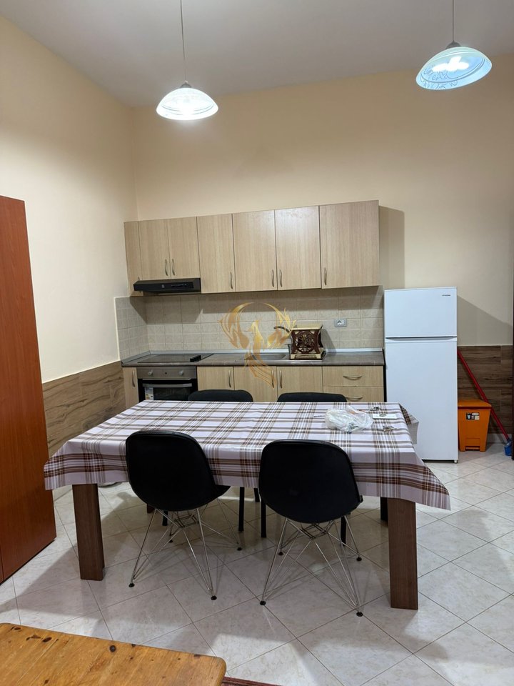 Jepet me qera Hyrje  1+1,tek Amerikan 2