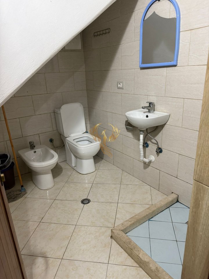 Jepet me qera Hyrje  1+1,tek Amerikan 2