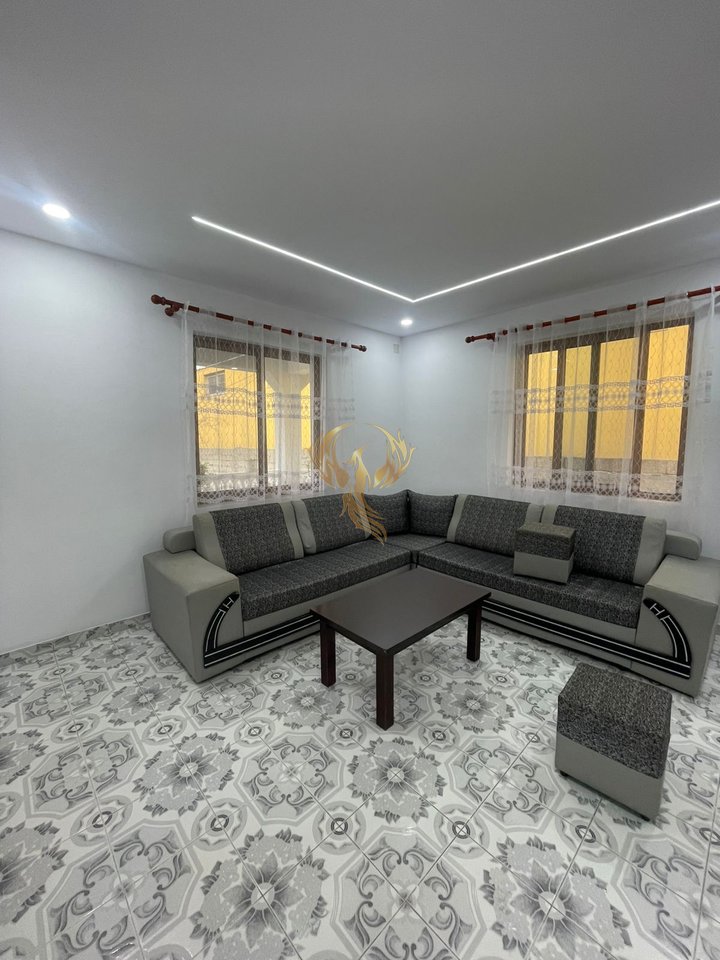 Jepet me qira shtepi private 2+1 e restauruar ne astir