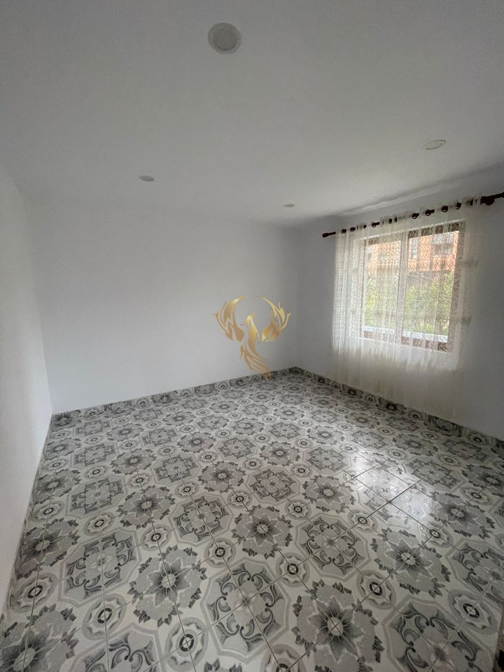 Jepet me qira shtepi private 2+1 e restauruar ne astir