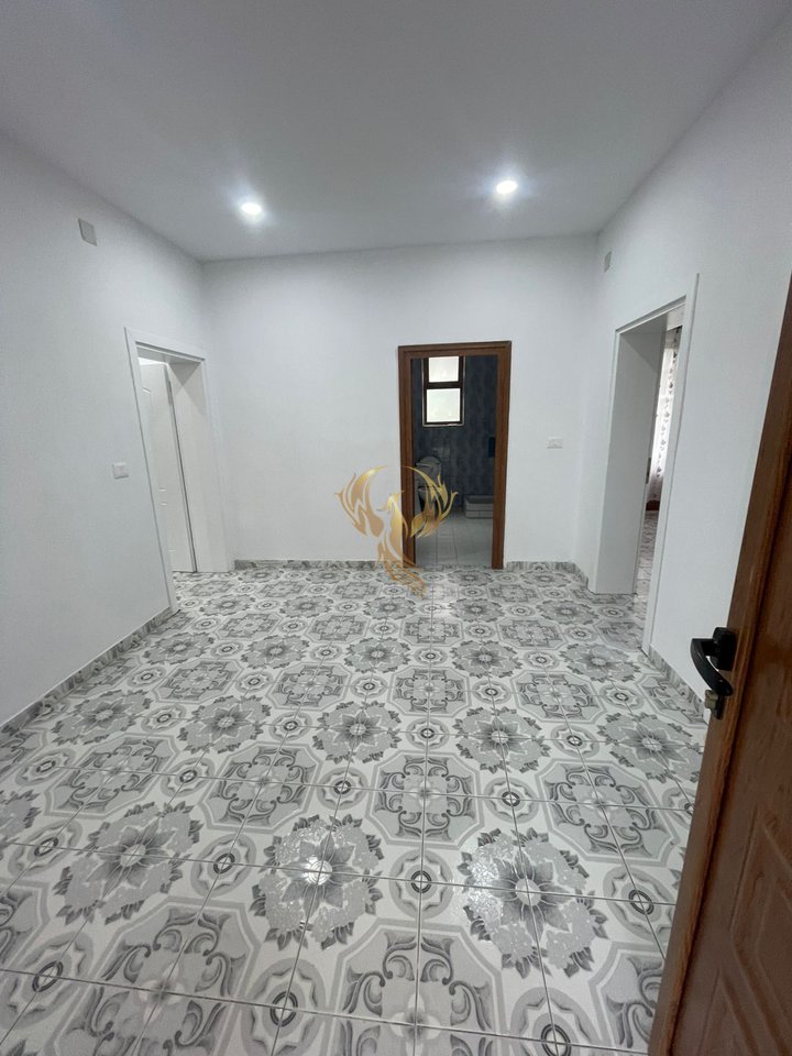 Jepet me qira shtepi private 2+1 e restauruar ne astir