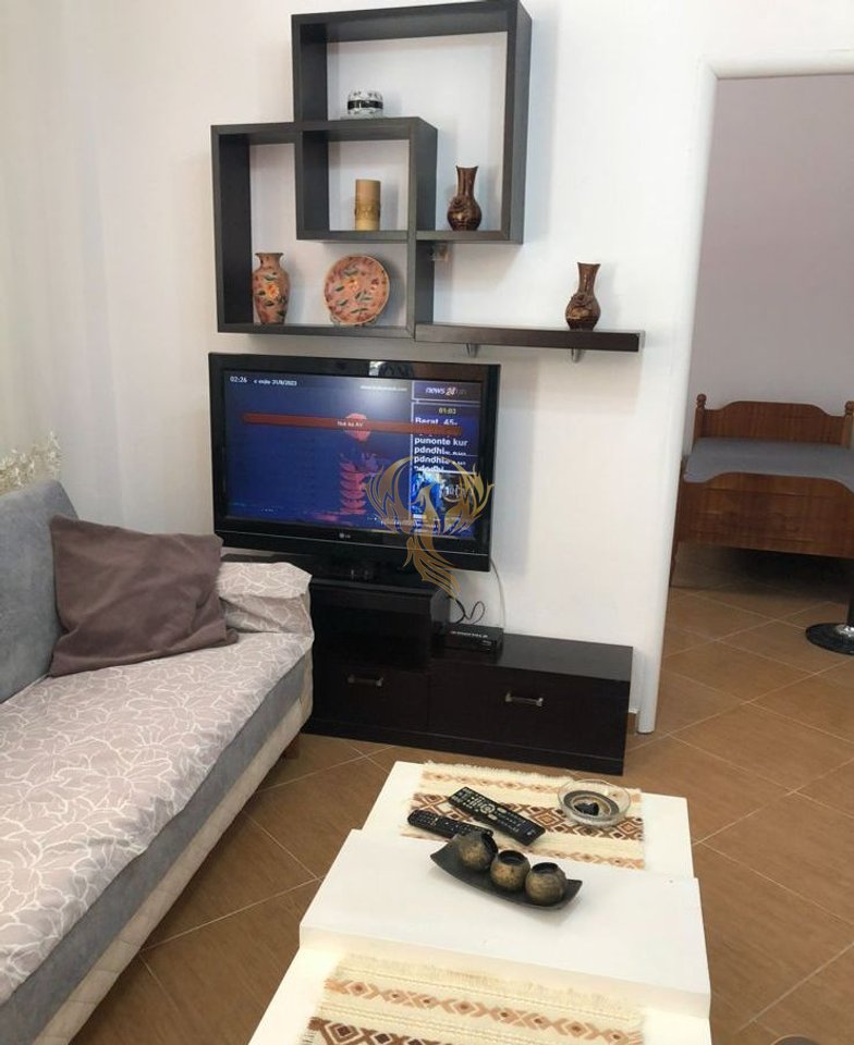 Jepet me qira Garsoniere e adaptuar 1+1 tek Komuna Parisit