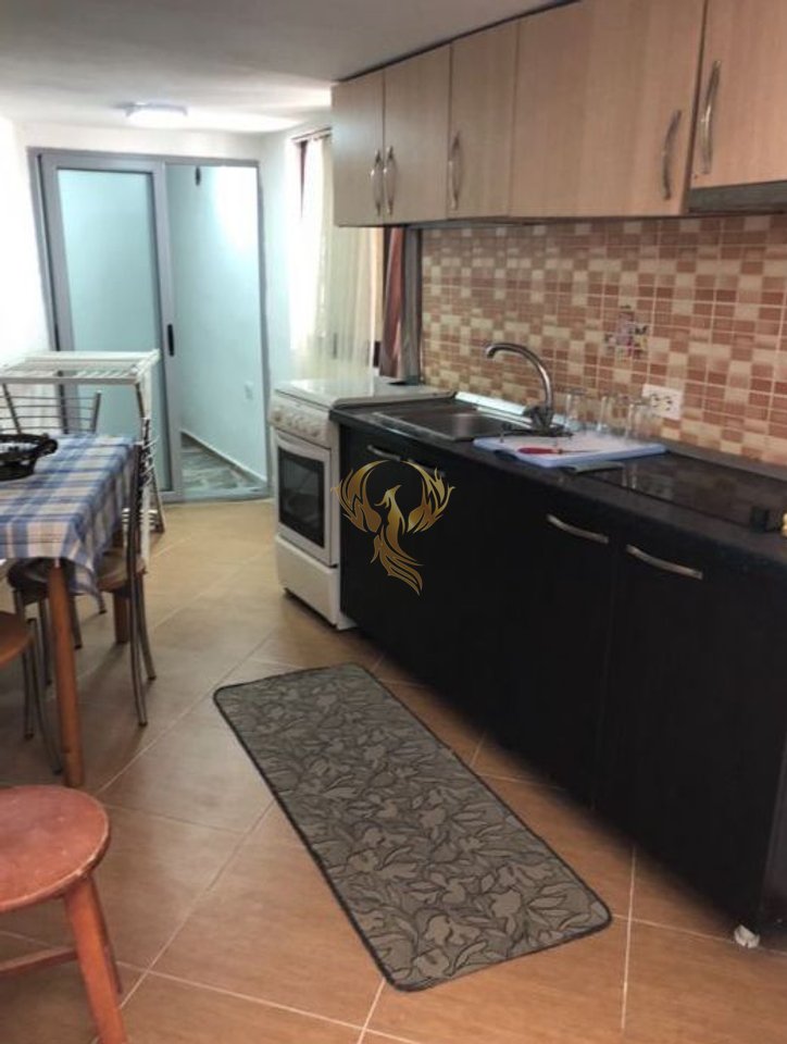 Jepet me qira Garsoniere e adaptuar 1+1 tek Komuna Parisit