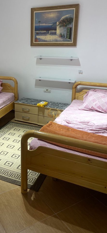 Jepet me qira Garsoniere e adaptuar 1+1 tek Komuna Parisit