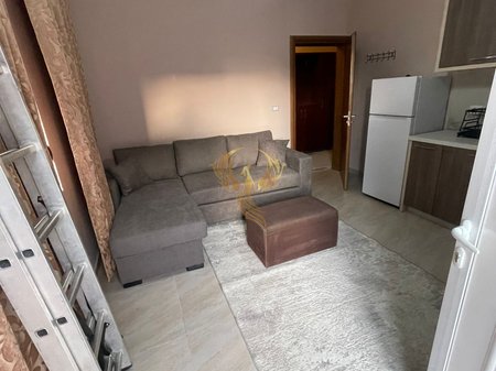 Jepet me qera Hyrje 1+1 ,tek ish parku