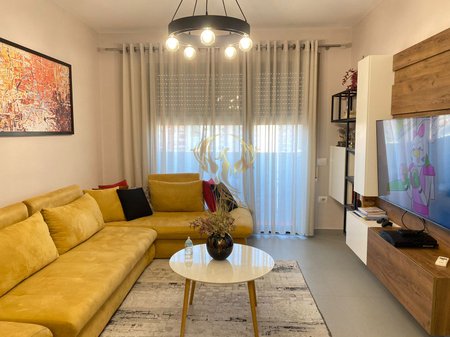 Jepet me qera Apartament 1+1, tek Stadiumi Dinamo