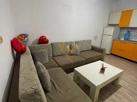 Affittasi ingresso 1+1, ad Astir.