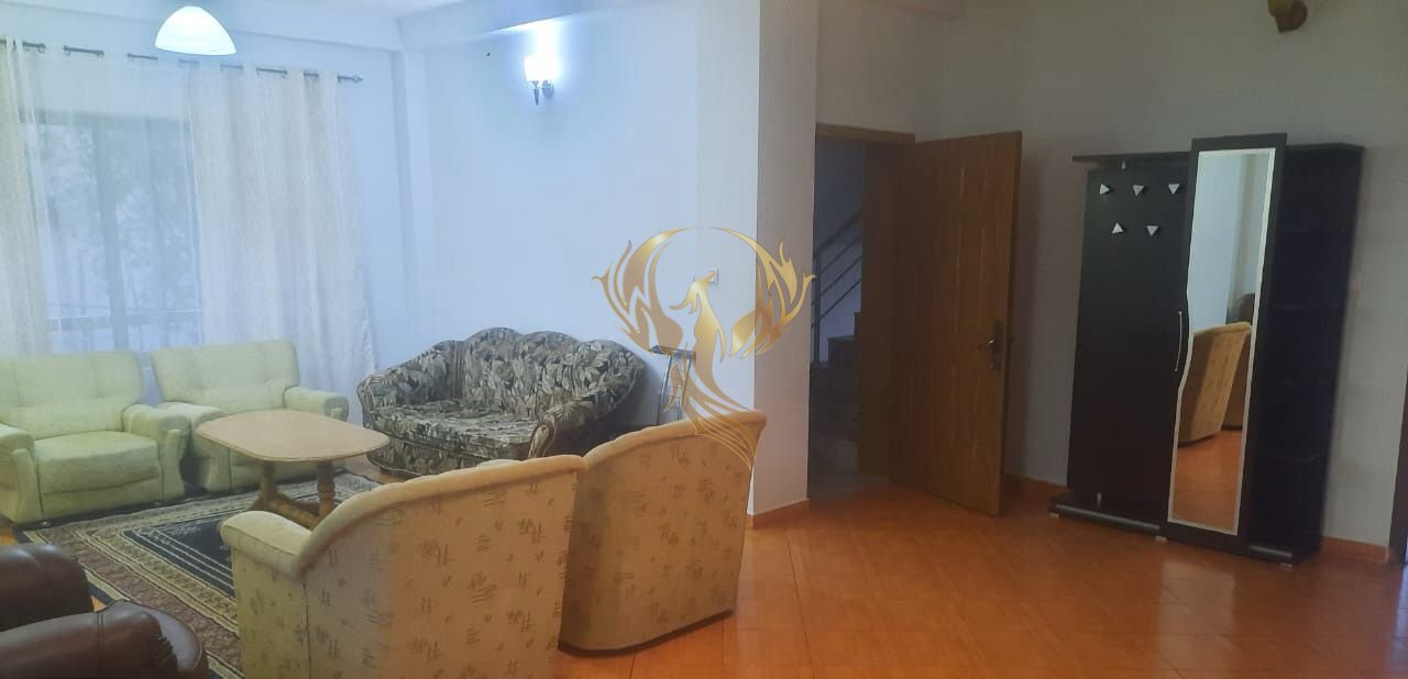 Affittasi casa privata 2+1 con cucina indipendente vicino a Qytet Studenti.