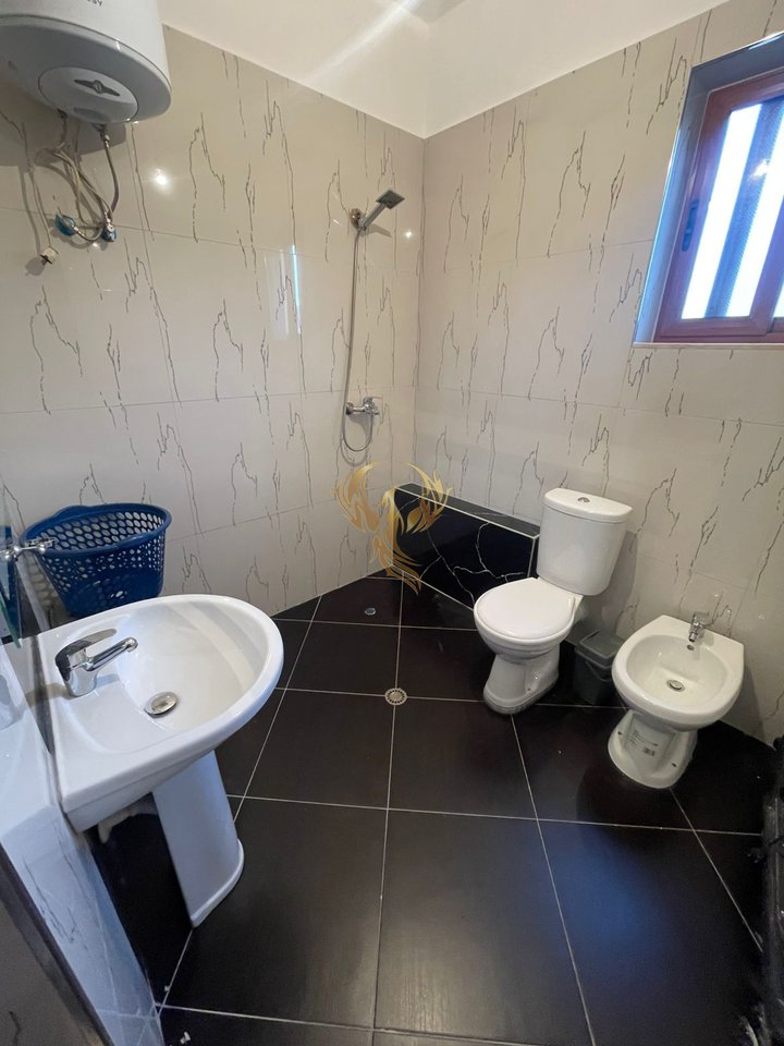 Jepet me qera Hyrje 1+1 ,tek ish parku