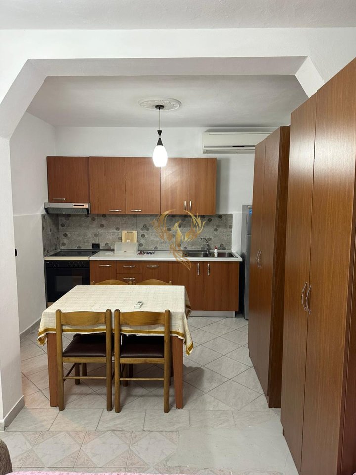 Studio apartment for rent, near Komuna e Parisit.