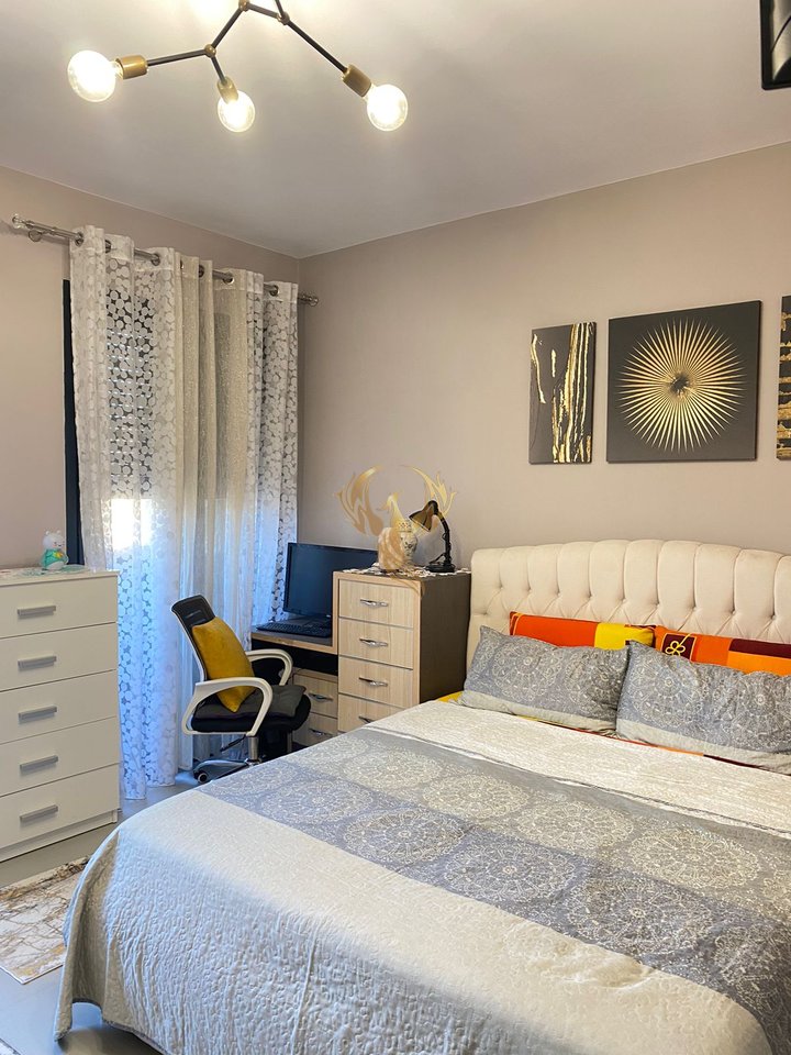 Jepet me qera Apartament 1+1, tek Stadiumi Dinamo