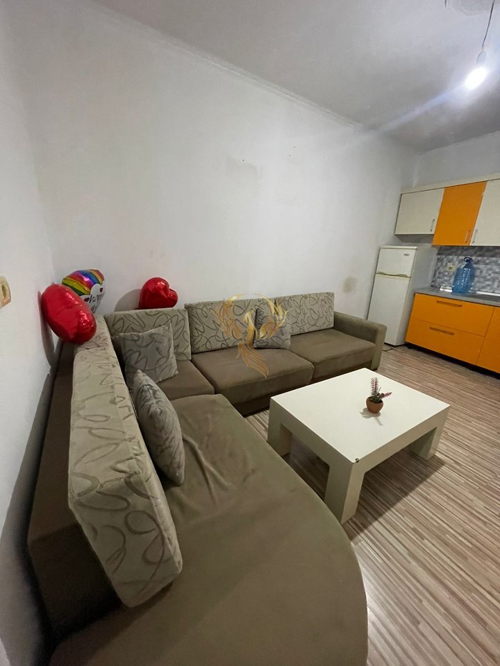 Affittasi ingresso 1+1, ad Astir.