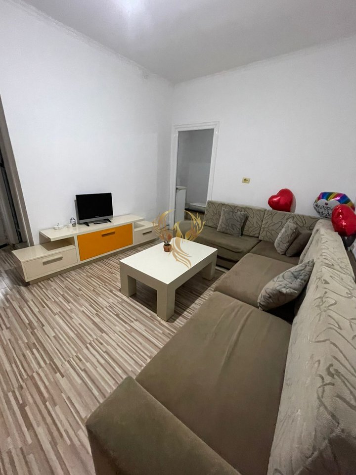 Affittasi ingresso 1+1, ad Astir.