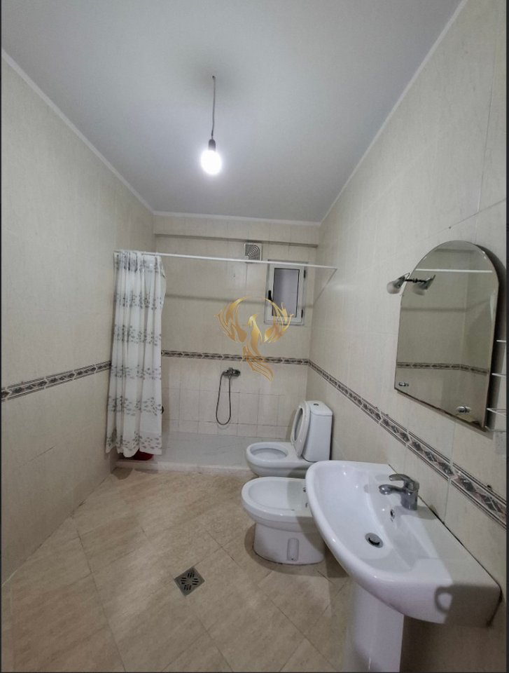 Jepet me qera Apartament 1+1, tek Komuna e Parisit