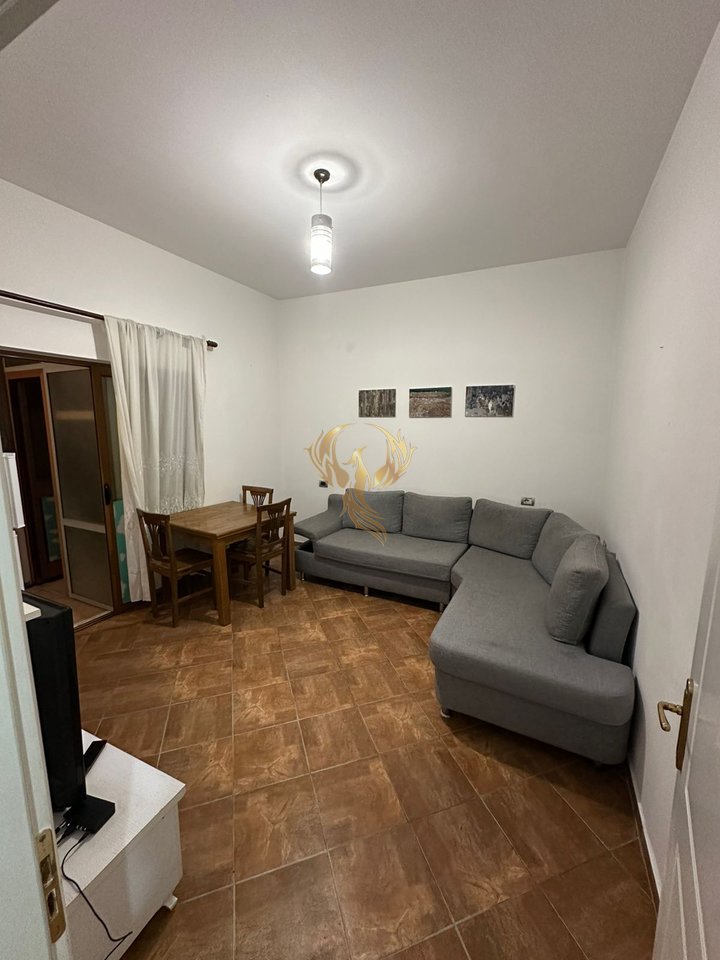 Jepet me qira hyrje 1+1 tek Nenstacioni Elektrik