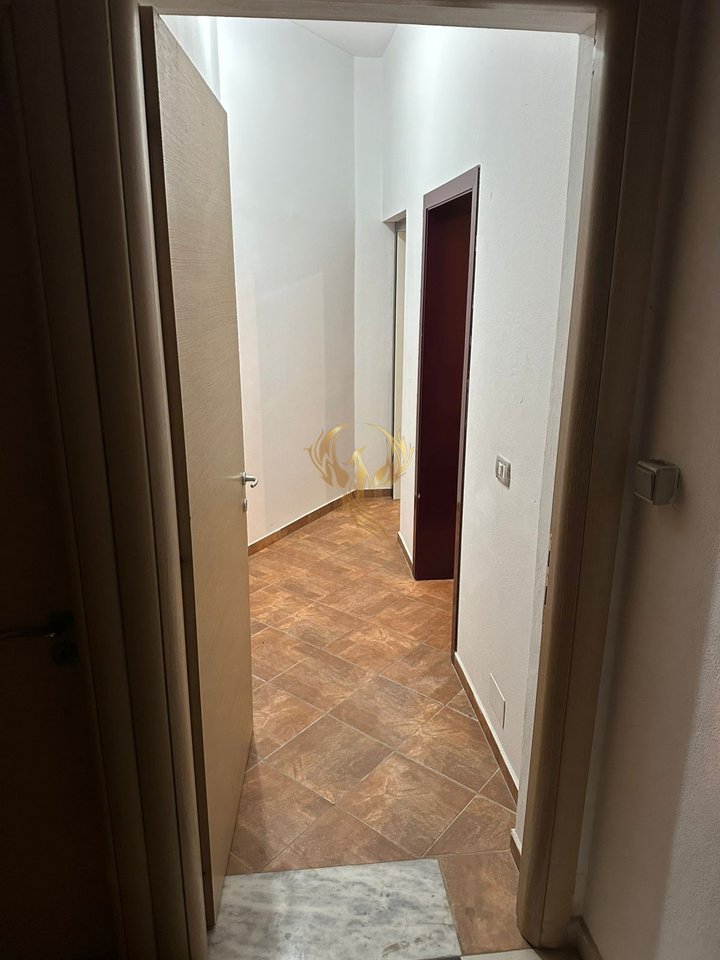 Jepet me qira hyrje 1+1 tek Nenstacioni Elektrik