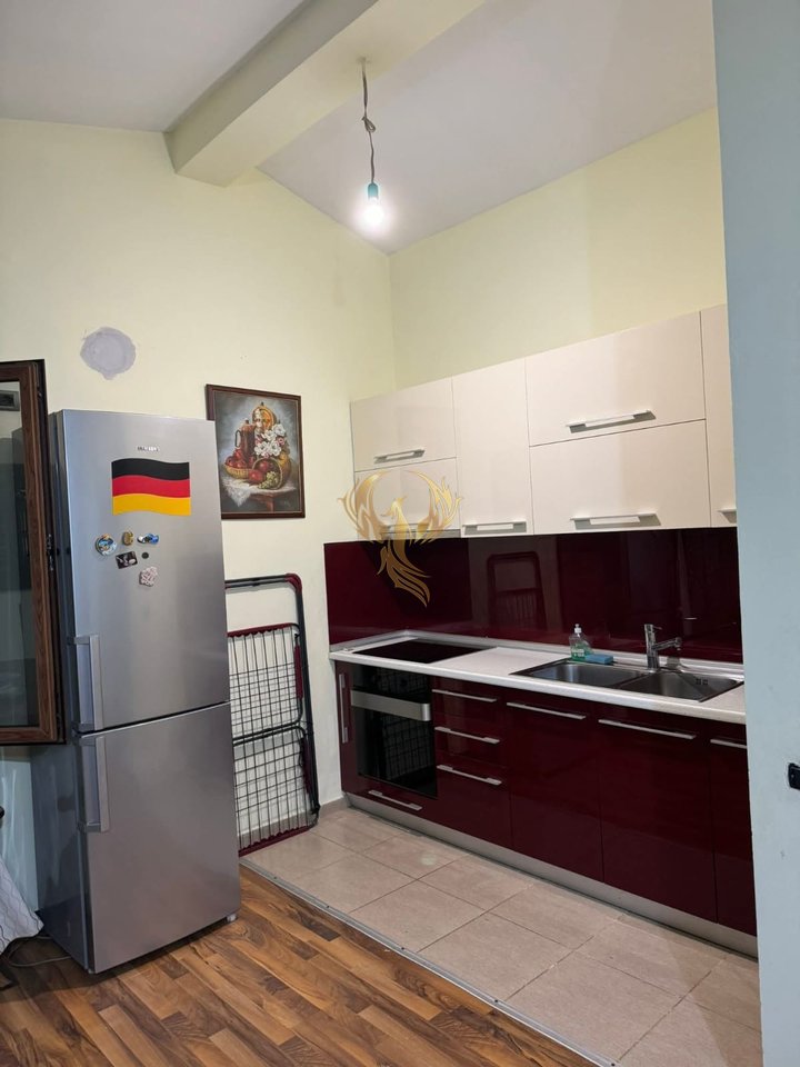 Jepet me qera shtepi 1+1 Shkoze