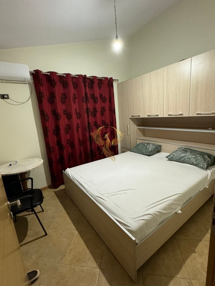 Jepet me qera shtepi 1+1 Shkoze