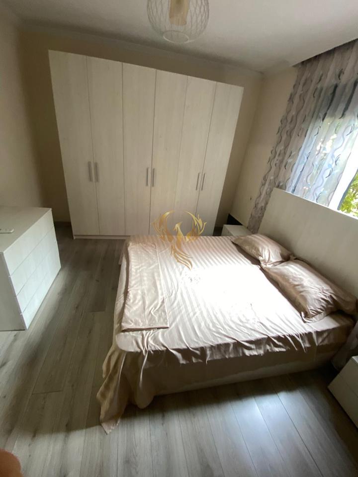 Affittasi ingresso 2+1 in Via Besa