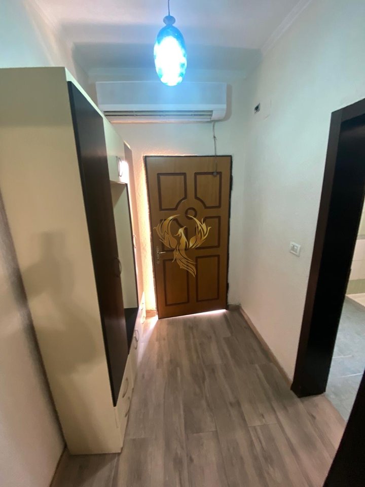 Affittasi ingresso 2+1 in Via Besa