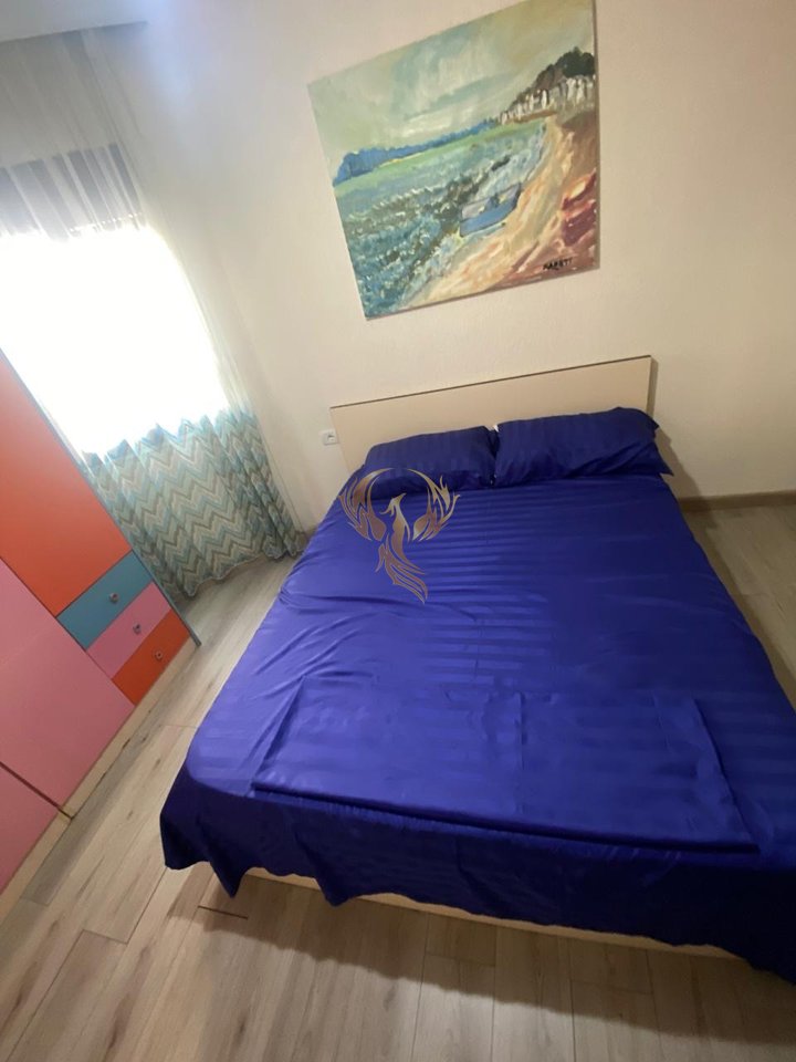 Affittasi ingresso 2+1 in Via Besa