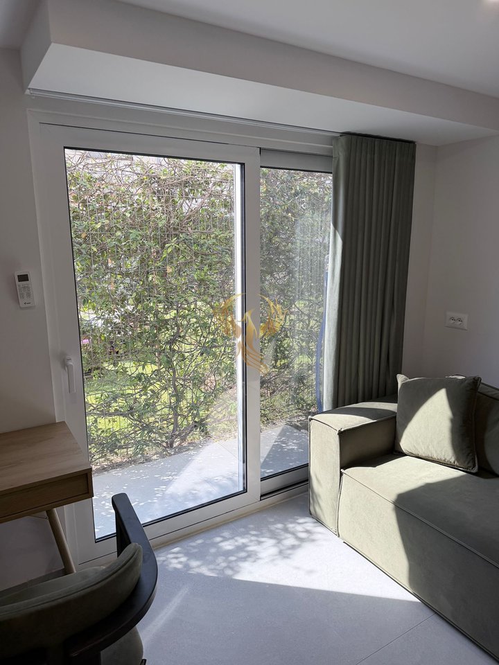 Si affitta garage, in 5 Maggio