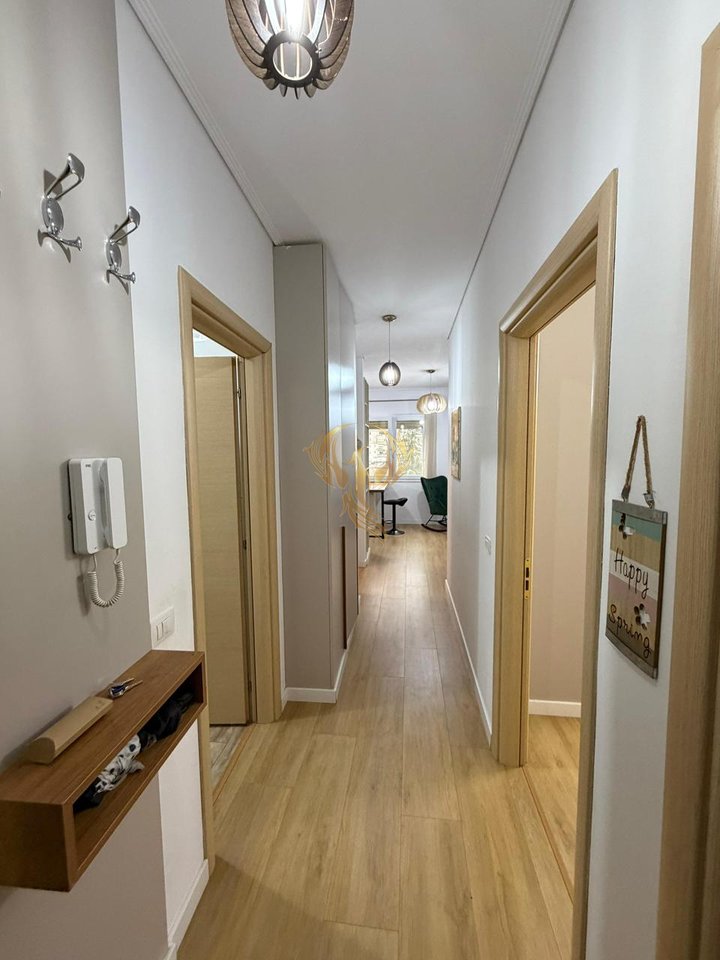 Jepet me qera Apartament 2+1 ,tek Kopshti Botanik