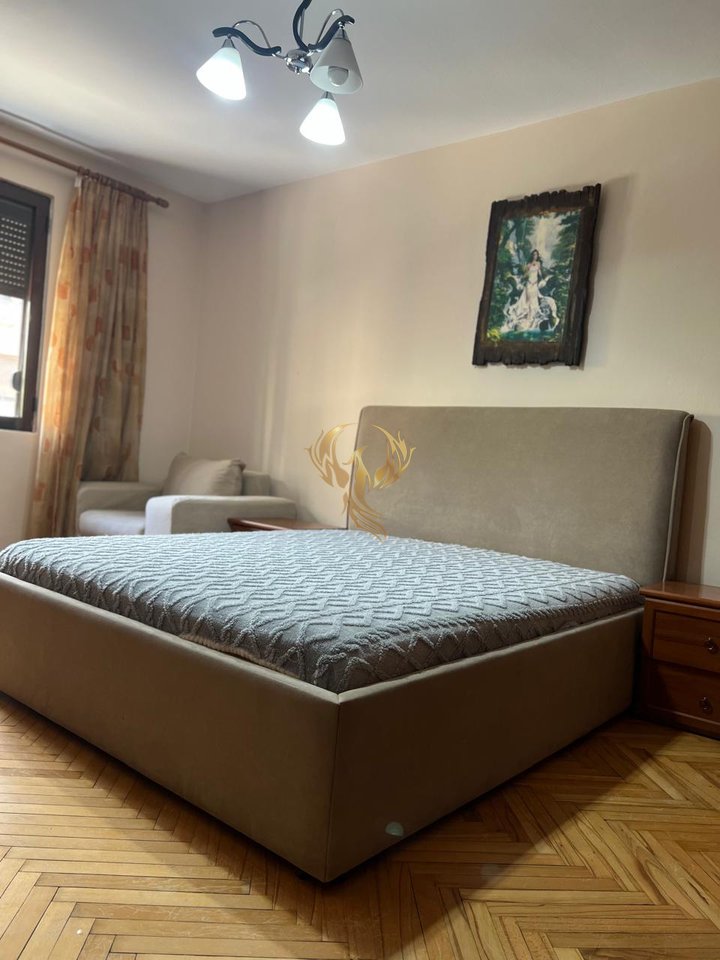 Jepet me qira apartament 1+1+Kuzhine me vete, Myslym Shyri