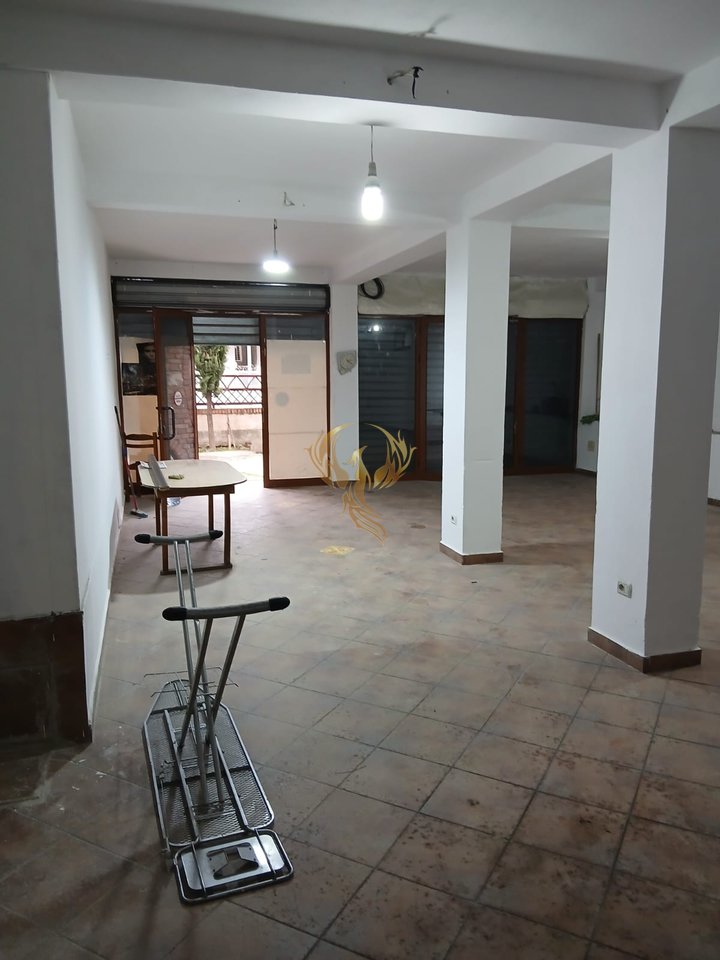 Jepet me qera Magazin Ne Shkoze