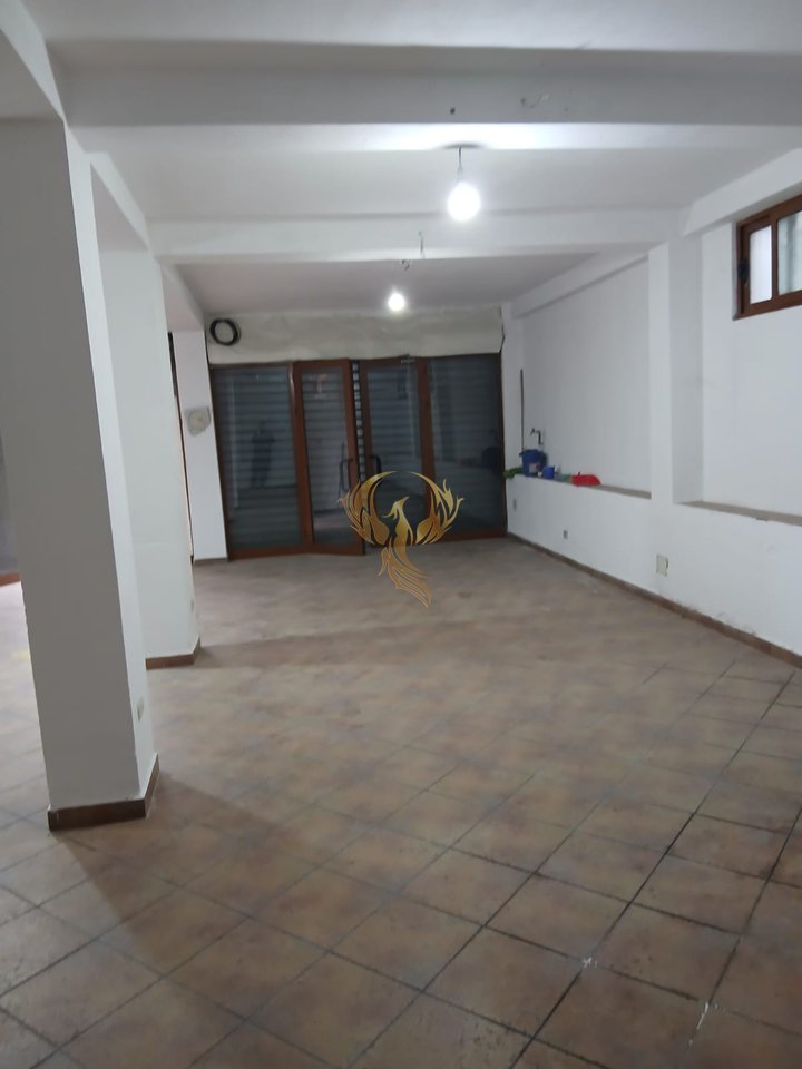 Jepet me qera Magazin Ne Shkoze