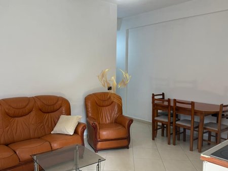 Jepet me qira hyrje 1+1 tek Jordan Misja