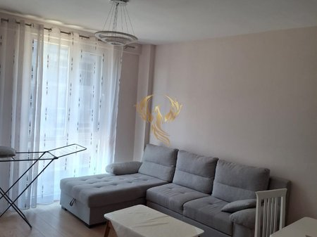 Jepet me Qera Apartament 2+1+2 te Fusha Aviacionit
