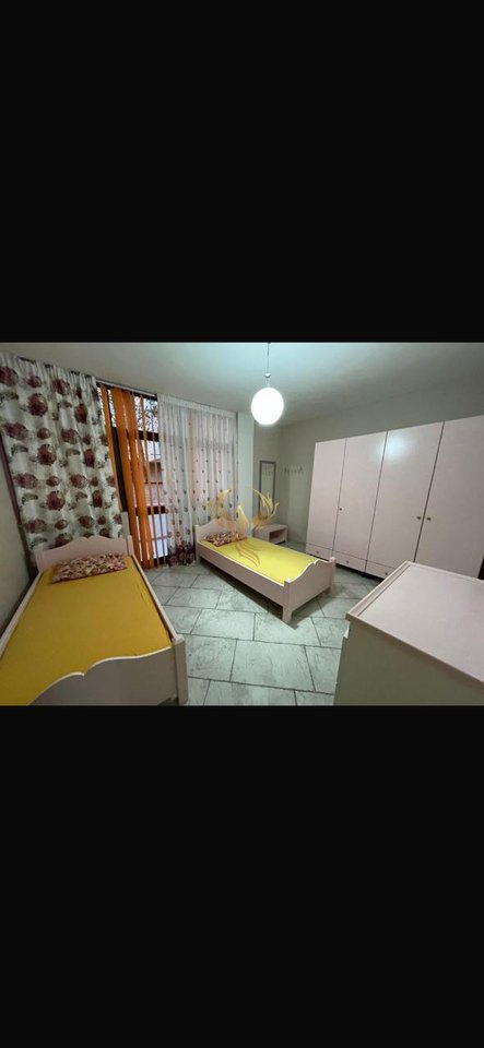 Affittasi ingresso 2+1+2 vicino alla Scuola Rossa