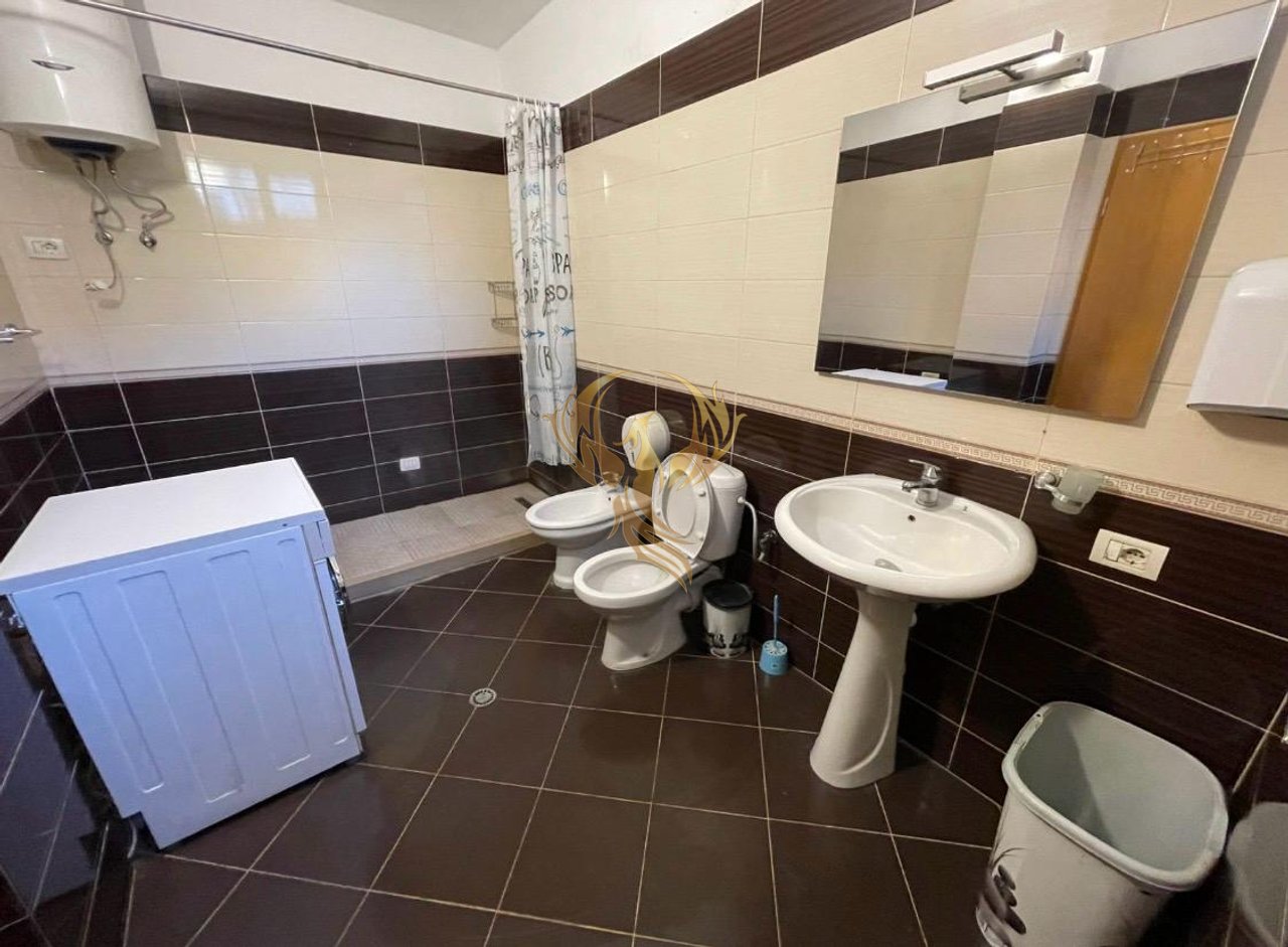 Affittasi ingresso 2+1+2 vicino alla Scuola Rossa