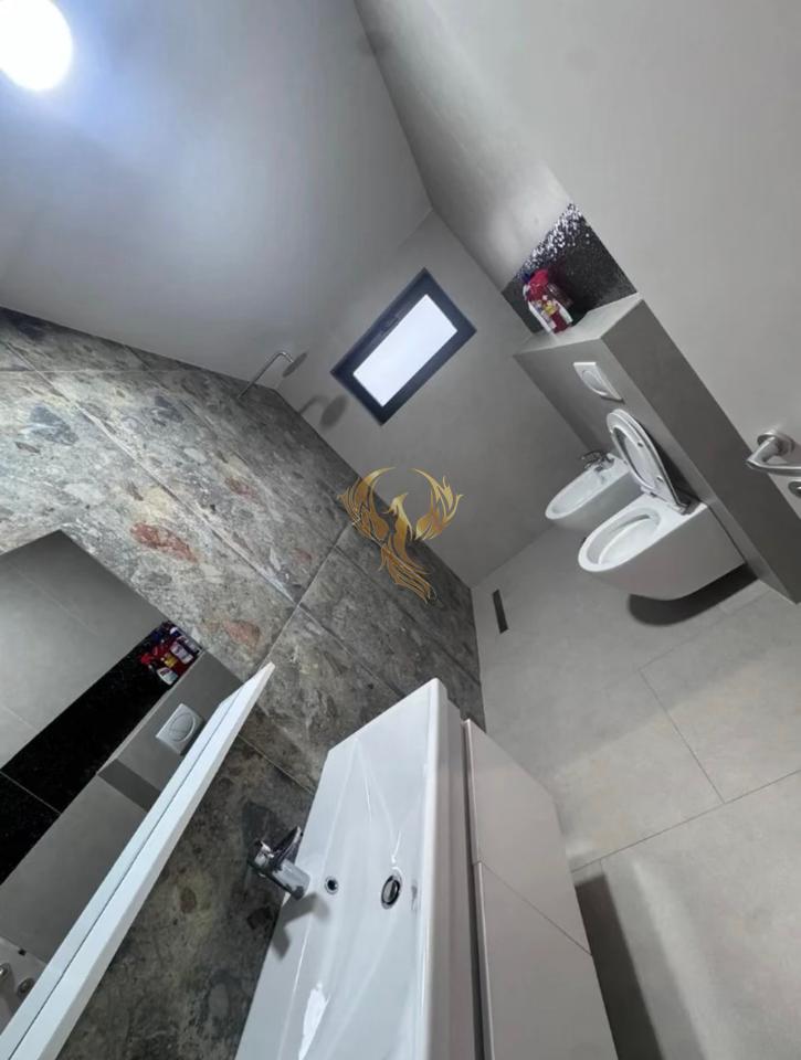 Affittasi ingresso 2+1+2+blocco a Lapraka