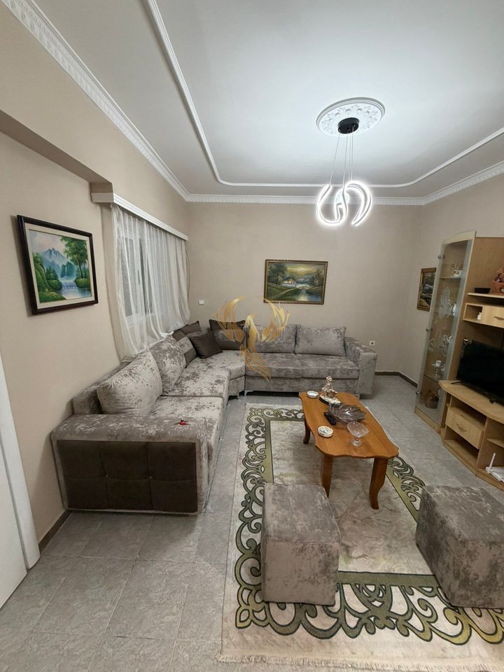 1+1 entrance for rent in Kinostudio