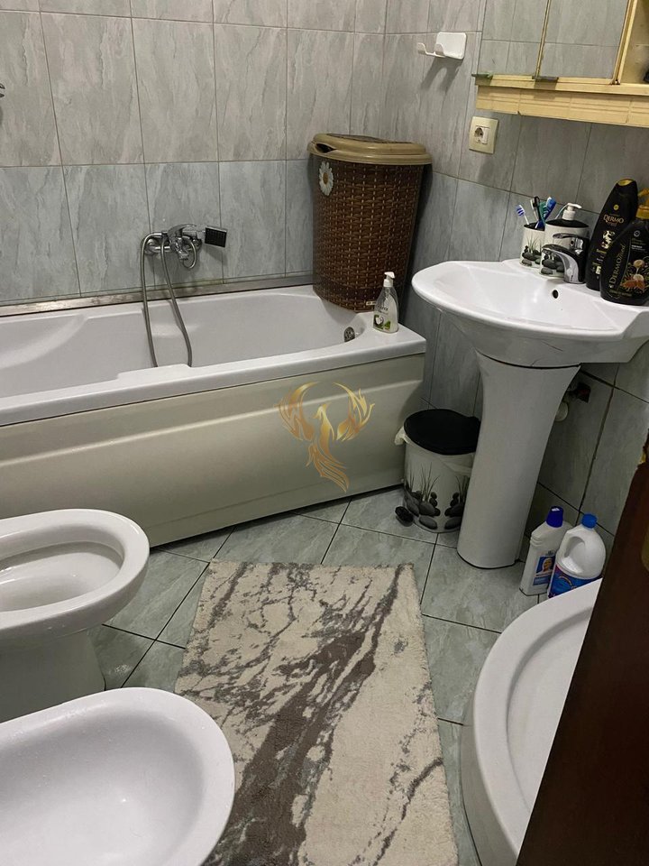 Shitet apartament 2+1+Bllk , në Fresk