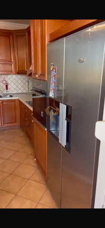 Jepet me qira Apartament 2+1+2+bllk ne Qender