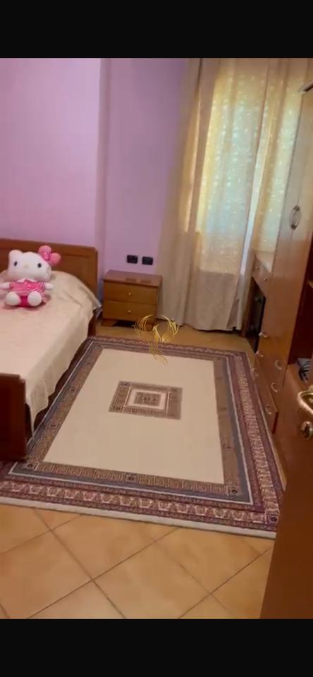 Jepet me qira Apartament 2+1+2+bllk ne Qender