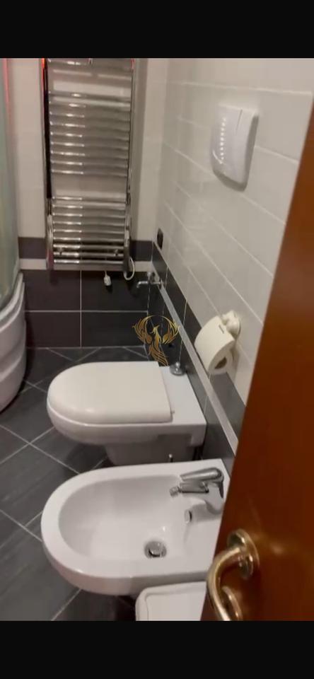 Jepet me qira Apartament 2+1+2+bllk ne Qender