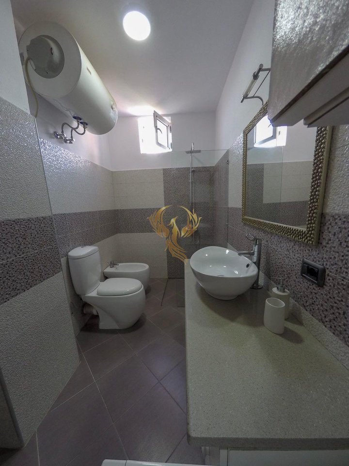 Jepet me qera Apartament 1+1 te Rruga Myslym Shyri