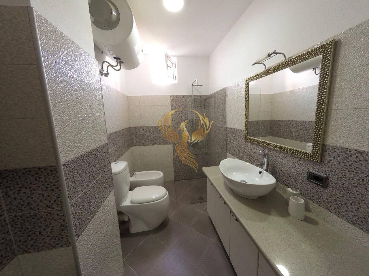 Jepet me qera Apartament 1+1 te Rruga Myslym Shyri