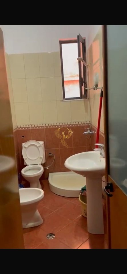 Jepet me qira Hyrje 1+1+Kuzhine ne Selite