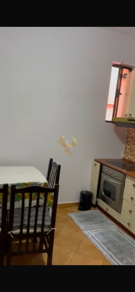 Jepet me qira Hyrje 1+1+Kuzhine ne Selite