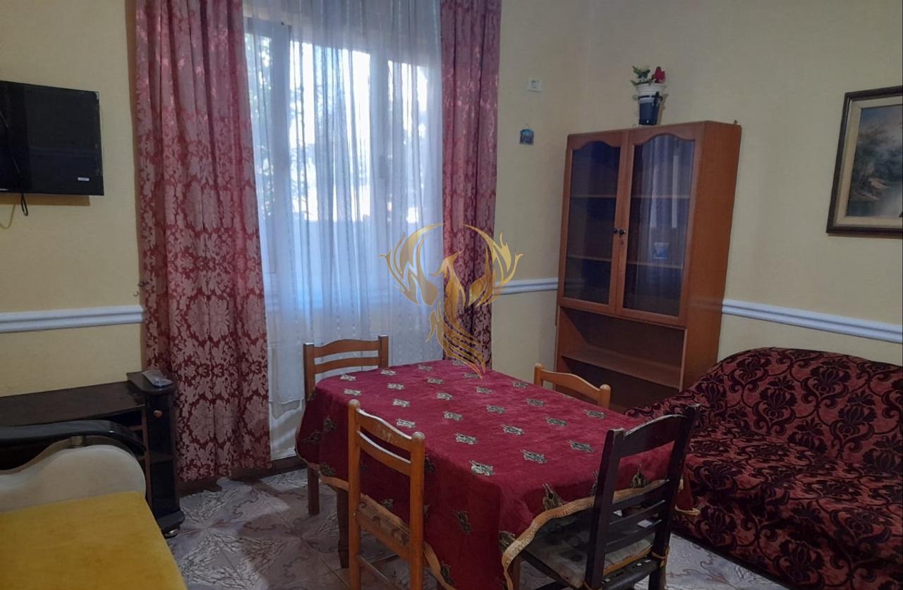 Jepet me qira Apartament 2+1 tek Kristal Center