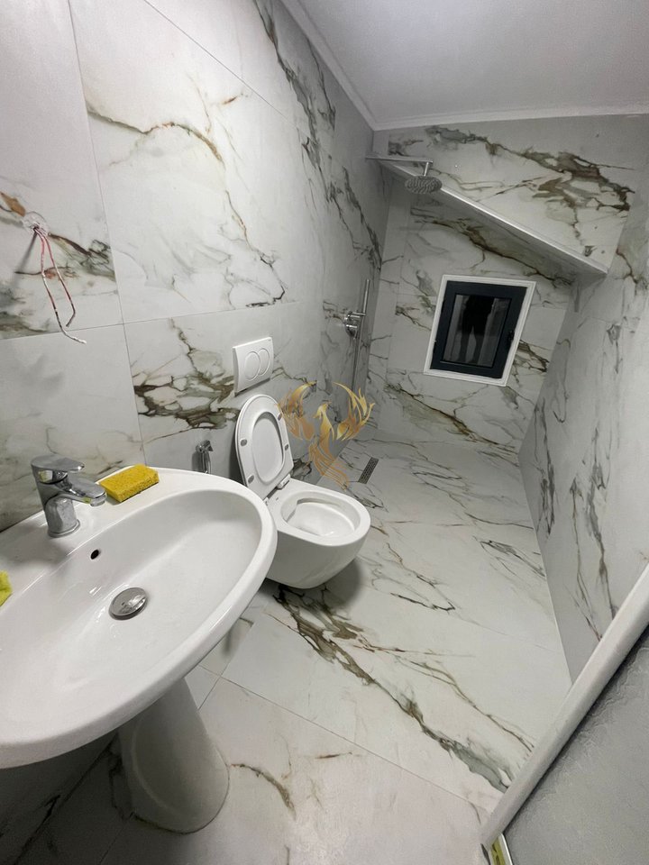 Locale commerciale in affitto presso l'ex parco degli autobus.