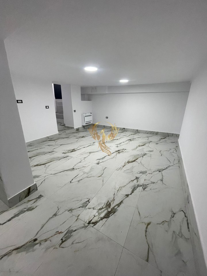 Locale commerciale in affitto presso l'ex parco degli autobus.