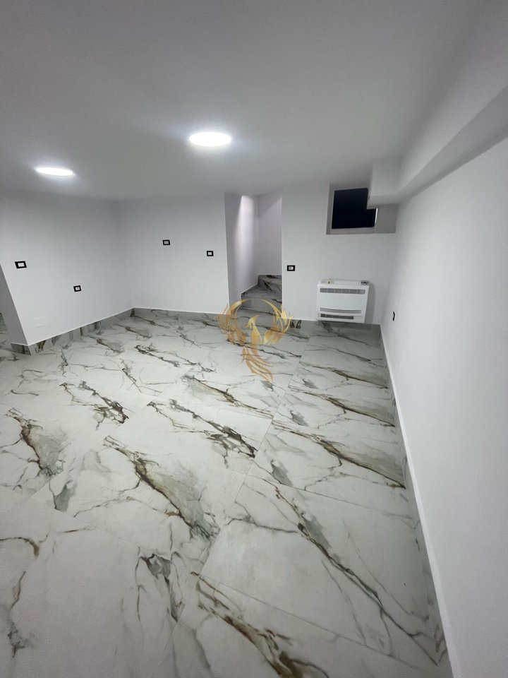 Locale commerciale in affitto presso l'ex parco degli autobus.