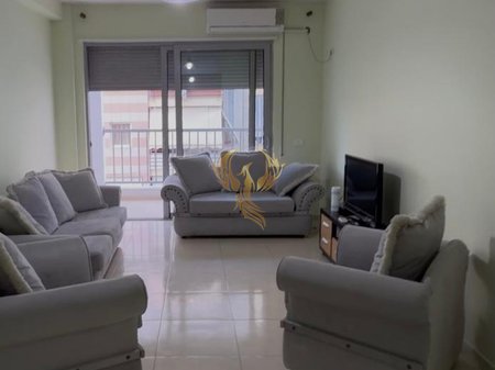 Jepet me qera Apartament 1+1 Komuna e Parisit