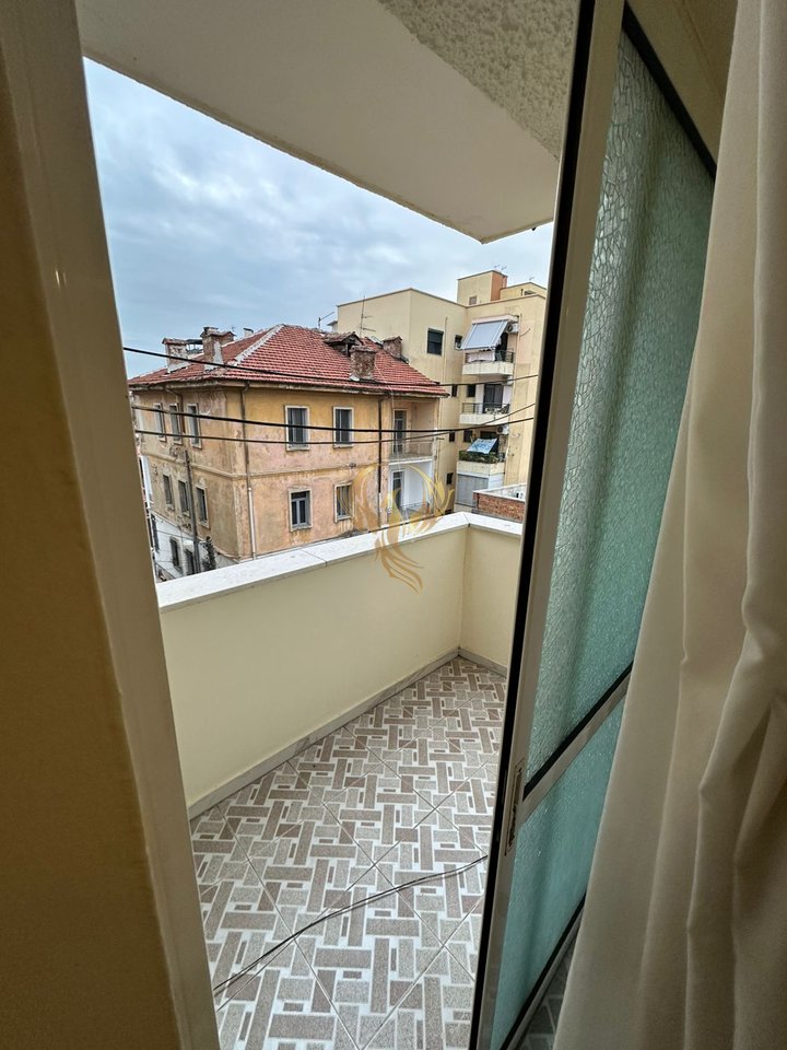 Jepet me qira Apartment 3+1 te Bulevardi Zogu i Pare